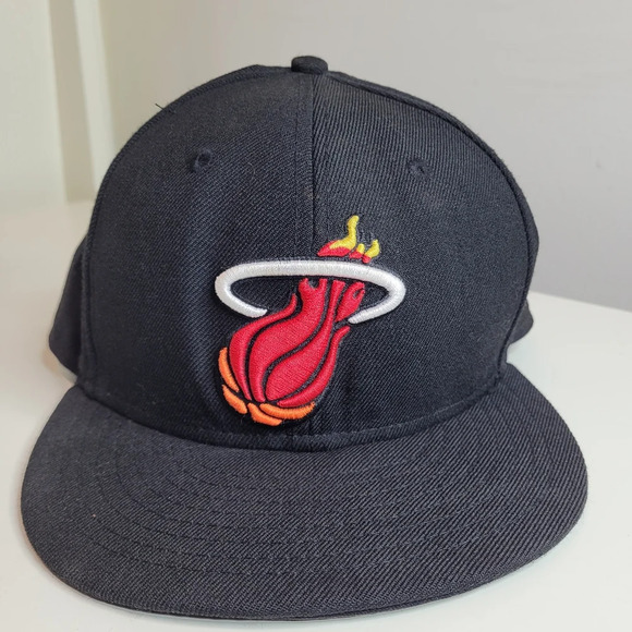 New Era Miami Heat NBA Hardwood Classics Fitted Hat Size 7⅜ - Picture 1 of 5